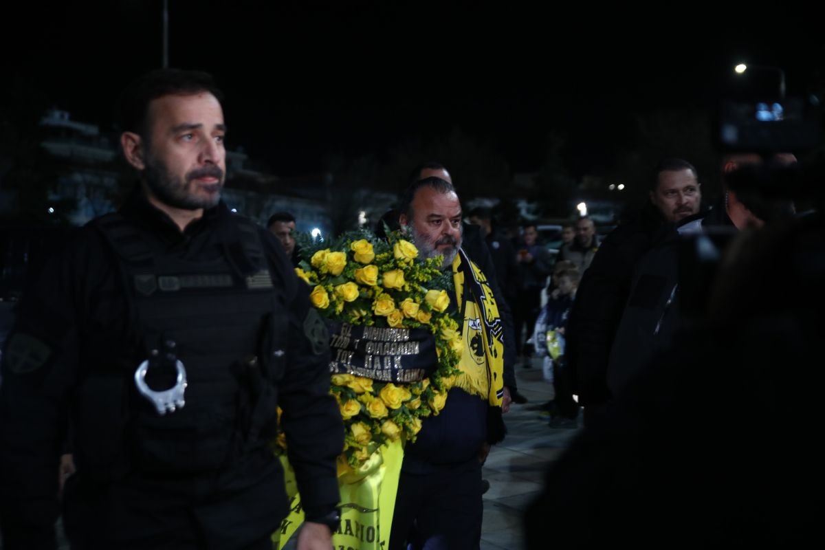 Συγκινητική κίνηση από τον Μάριο Ηλιόπουλο: Κατέθεσε στεφάνι στη μνήμη των οπαδών του ΠΑΟΚ (pics)