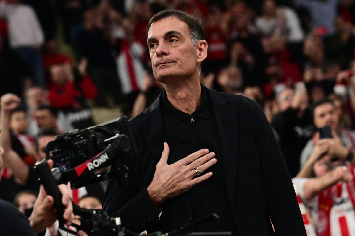 Αποθέωση για τον Γιώργο Μπαρτζώκα – Στο «πόδι» το ΣΕΦ (vid)