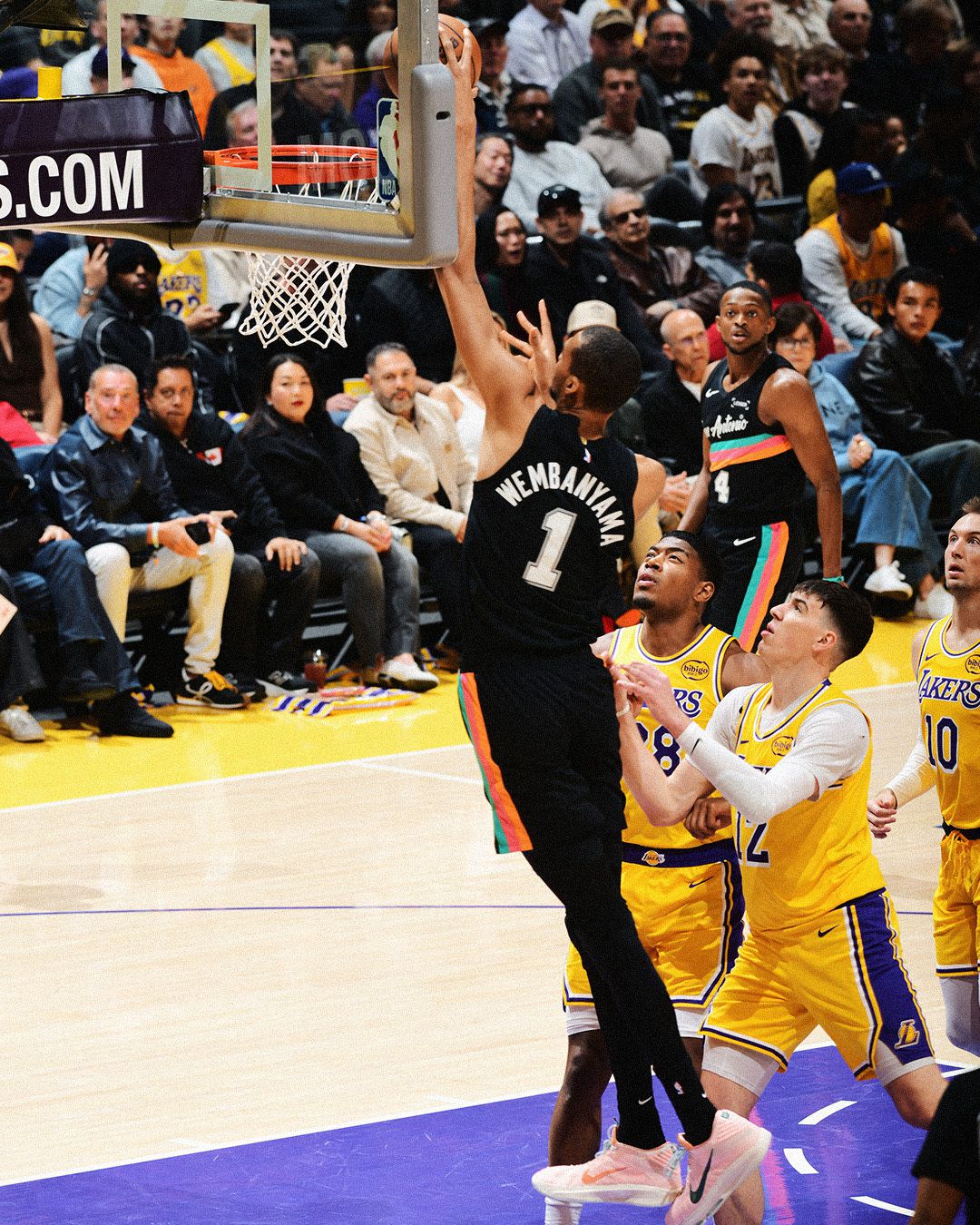 Υπερηχητικός Γουεμπανιάμα σημείωσε 25 πόντους σε μόλις 8 λεπτά (vid)