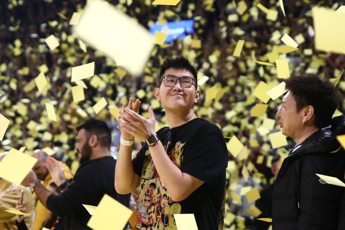 «Κιτρίνισε» το Αλεξάνδρειο – Η αντίδραση του Σιάο (vid)