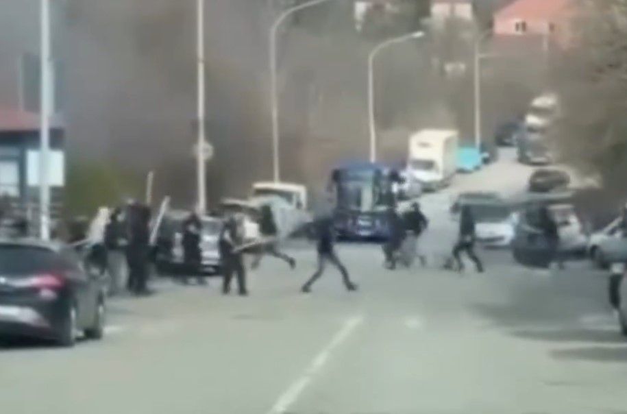 Σκηνικά… μάχης στο Βελιγράδι πριν το ντέρμπι Ερυθρός Αστέρας – Παρτιζάν (vid)