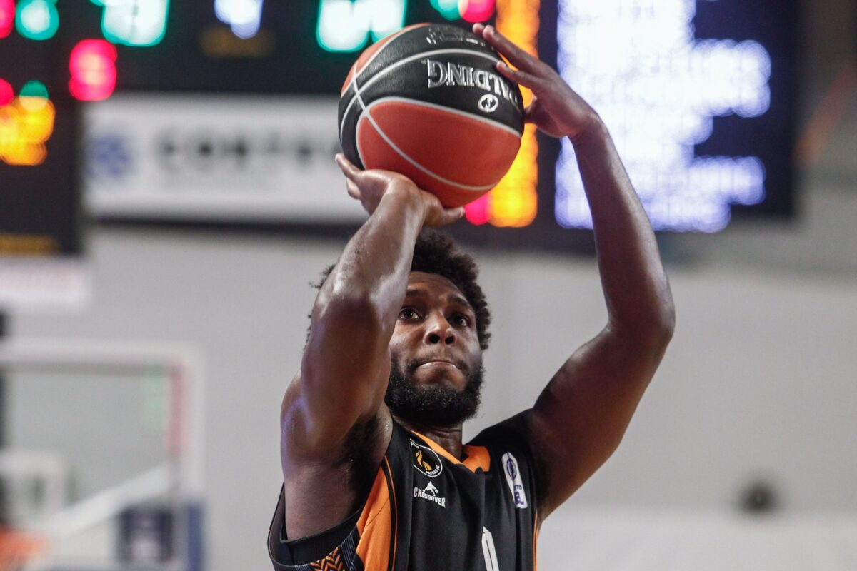 «Μπαμ» με Γουόκερ το Μαρούσι Chery!