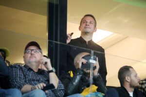 Ο Ντέμης Νικολαΐδης στη σουίτα της OPAP Arena