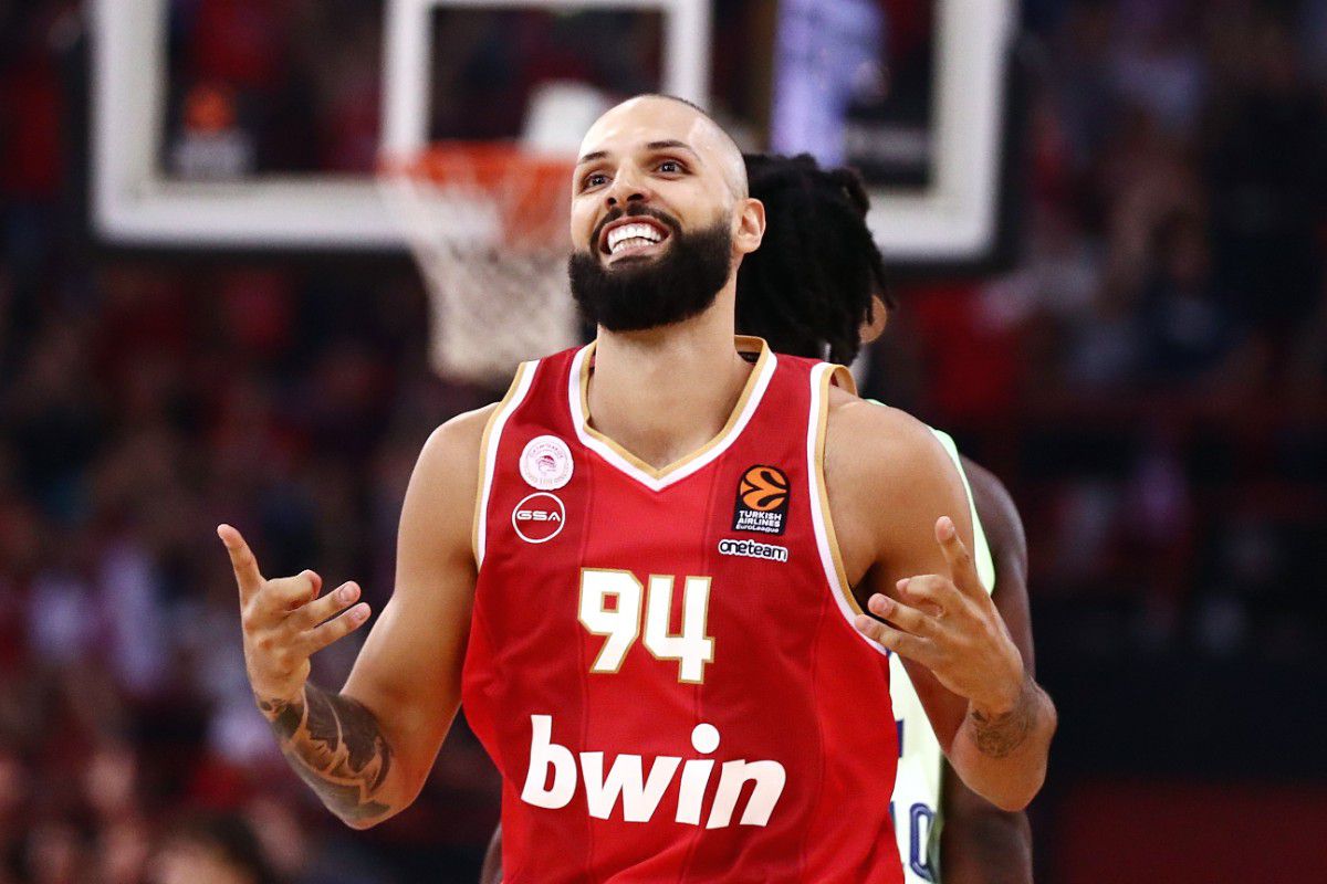 Ο Εβάν Φουρνιέ στο Ολυμπιακός - Ρεάλ Μαδρίτης