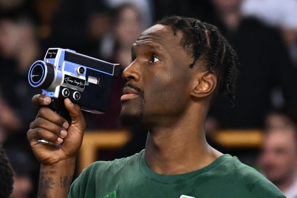 Ο MVP Χέιζ-Ντέιβις σε ρόλο… σκηνοθέτη απαθανάτισε τους πανηγυρισμούς με ρετρό κάμερα (vid)