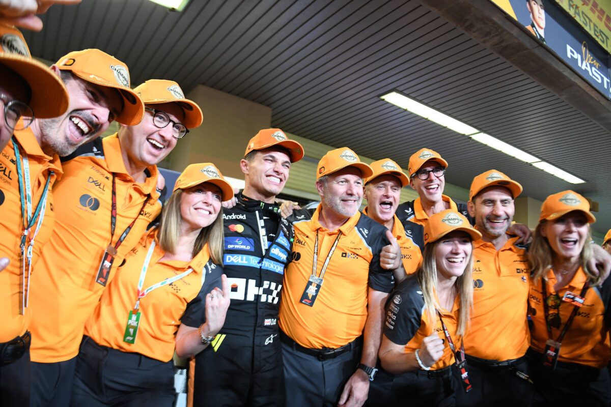 Λάντο Νόρις με τους ανθρώπους της McLaren