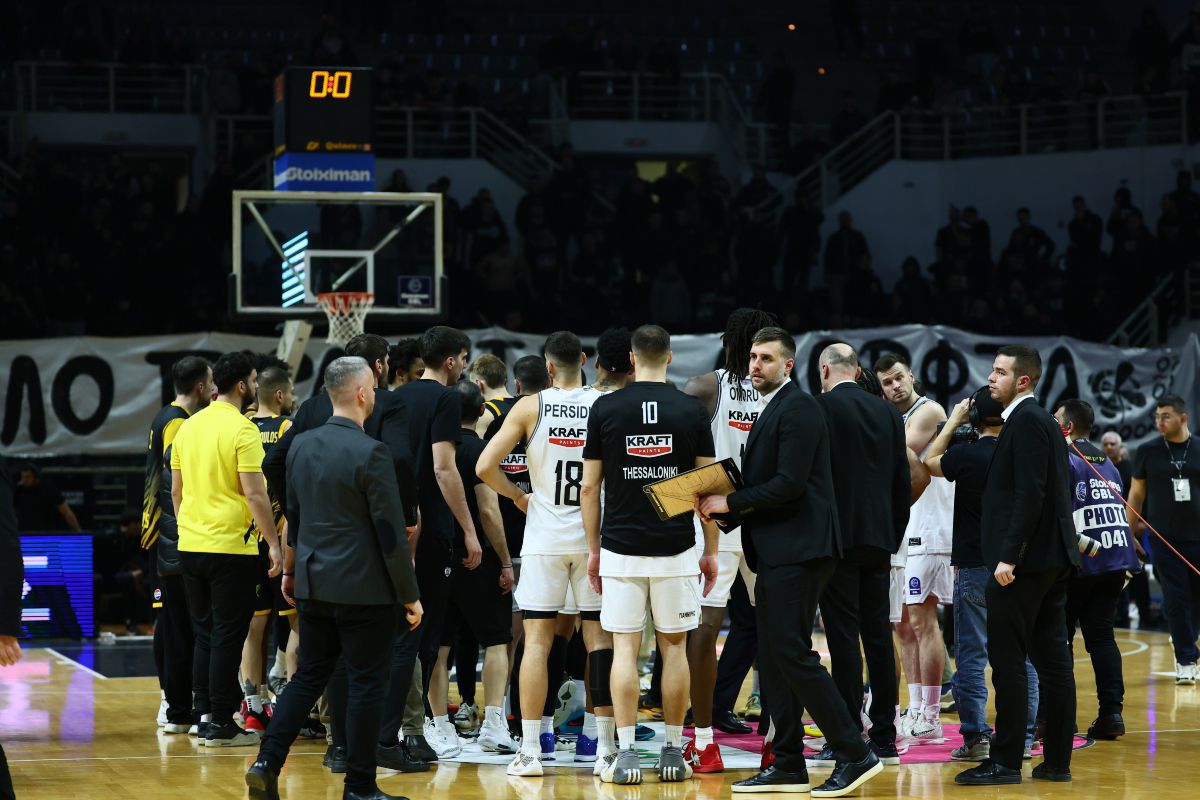 Ένταση στο φινάλε του ΠΑΟΚ-ΑΕΚ 71-88 με τον Μπάρτλεϊ (vid)