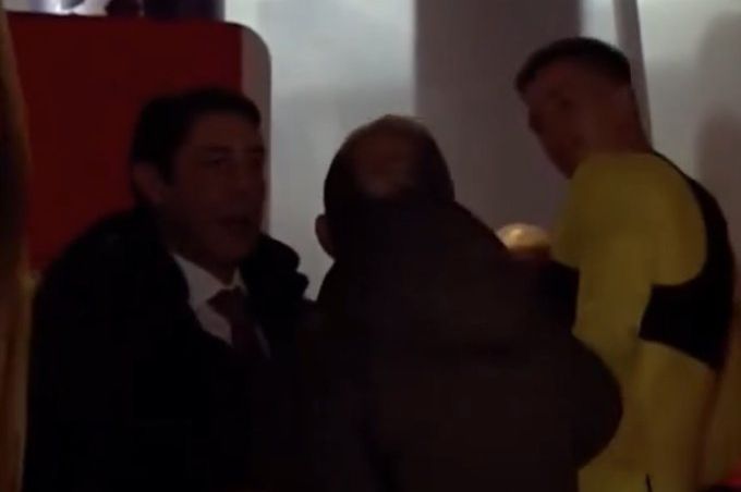 Πλακώθηκε ή όχι ο Ρουί Κόστα με μέλος της αποστολής της Ρεάλ Μαδρίτης; – Το βίντεο (vid)