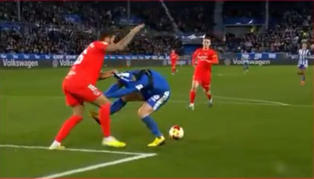 Το πιο αλλόκοτο πέναλτι της χρονιάς στο Αλαβές-Ρεάλ Σοσιεδάδ που άφησε άφωνους παίκτες και διαιτητές