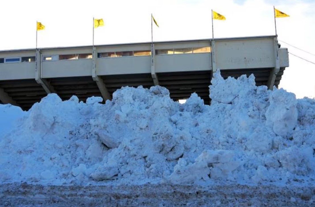 Απίστευτο σκηνικό στη Νορβηγία: Οι ιθύνοντες της Μπόντο Γκλιμτ απομάκρυναν 80 τόνους χιόνι από το γήπεδο! (pics)