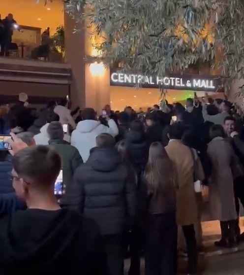 Πράσινο πάρτι στο ξενοδοχείο – Αποθέωση για Αταμάν (vid)