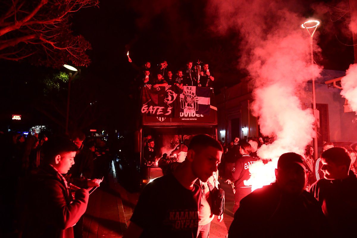 Πανικός στην πλατεία της Καλαμάτας για τη φιέστα ανόδου στη Stoiximan Super League (pics & vids)