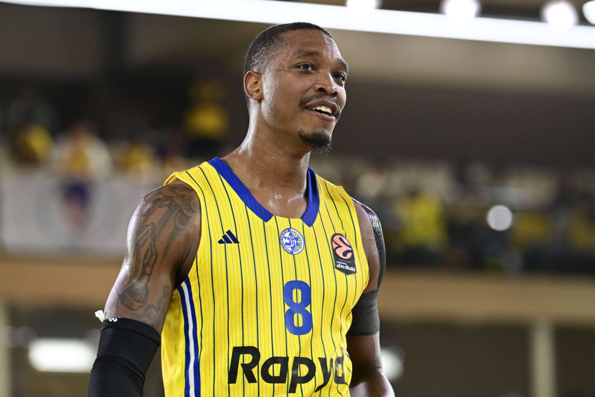 Τρεις παίκτες της Μακάμπι παραμένουν εγκλωβισμένοι στο Ντουμπάι