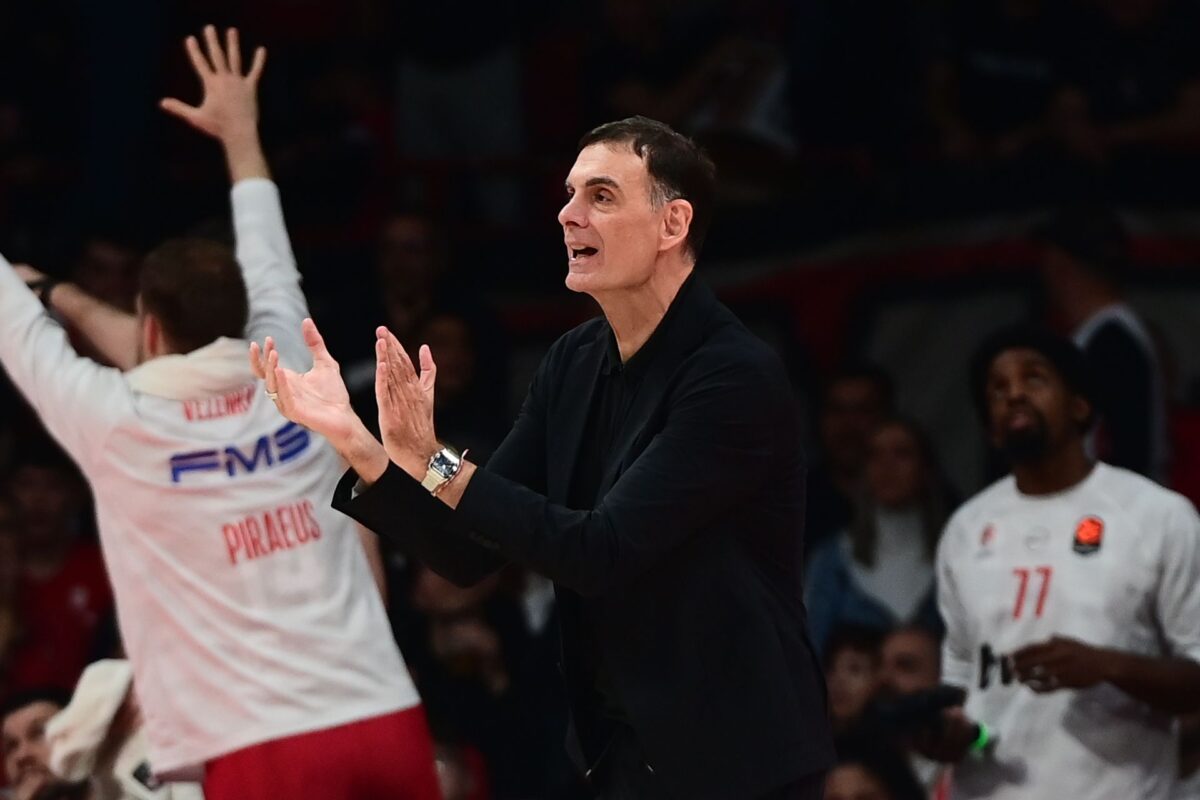 Ο Μπαρτζώκας αποκάλυψε τον λόγο που επικράτησε εκνευρισμός στον πάγκο του Ολυμπιακού