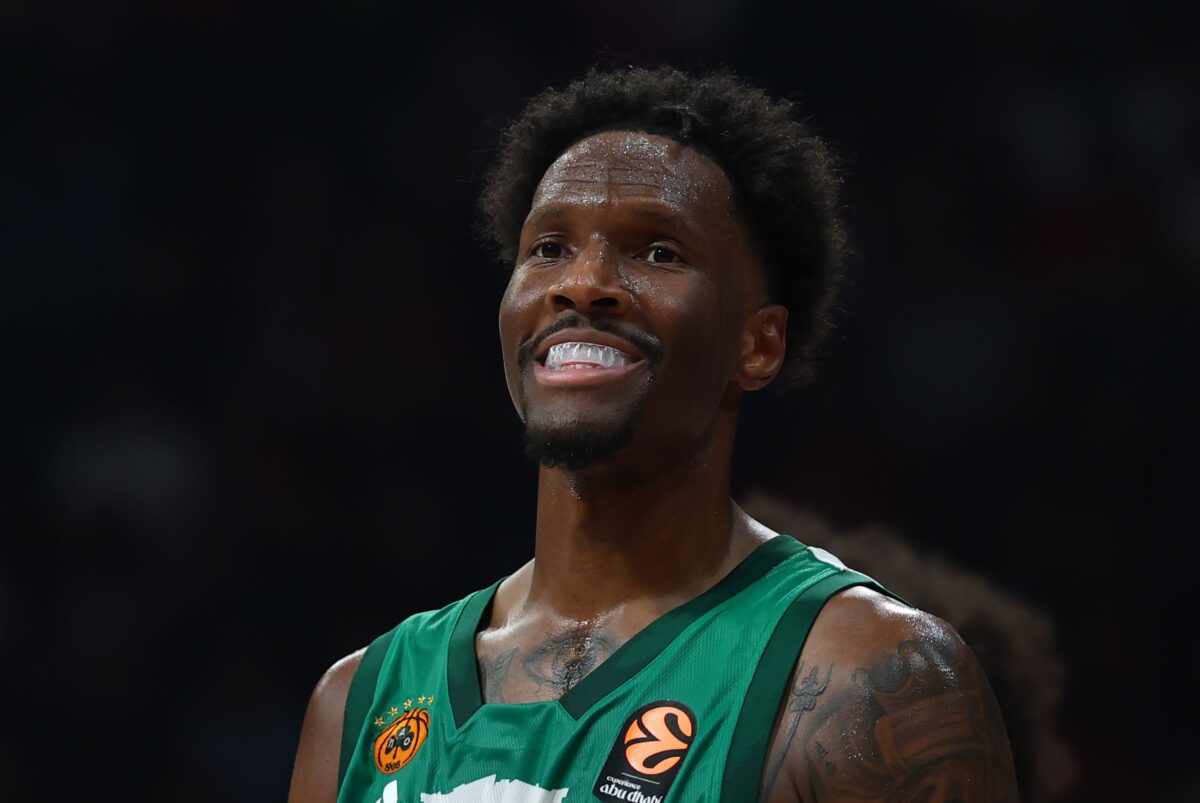 Χέις-Ντέιβις: «Δεν μου επιτράπηκε από ανώτερο του Ολυμπιακού να κάνω τη ρουτίνα μου»