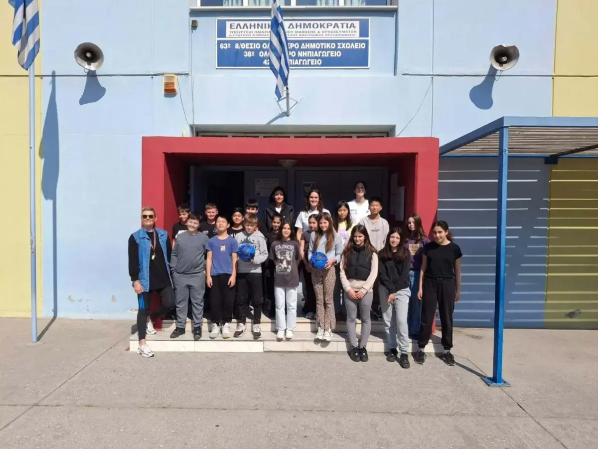 Η Εθνική Γυναικών κοντά στα παιδιά (pic)