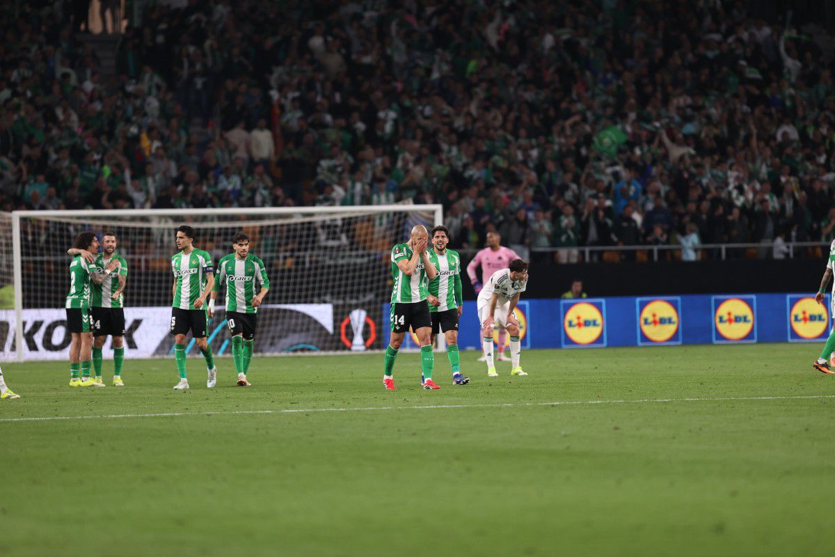 Η Μπέτις έκανε το 2-0 με τη σουτάρα του Άμραμπατ – Διαμαρτύρονται έντονα από τον Παναθηναϊκό (vid)