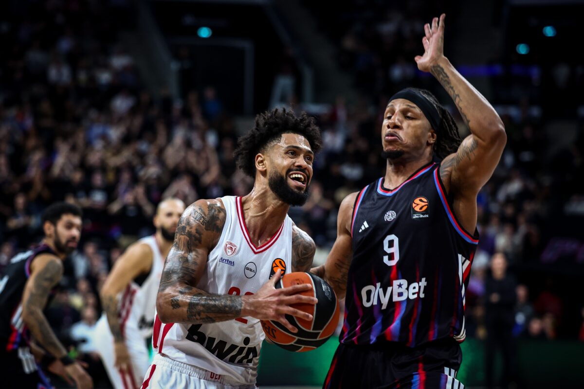 Πρώτα της έκοψε τον τσαμπουκά και μετά την κέρδισε