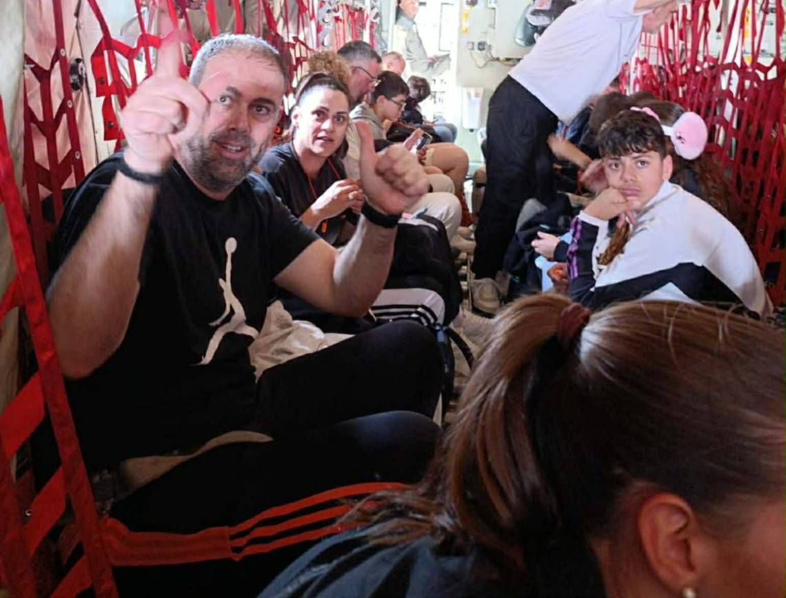 Επιστρέφουν από το Άμπου Ντάμπι οι συνοδοί της αποστολής του Άρη (pics/vid)