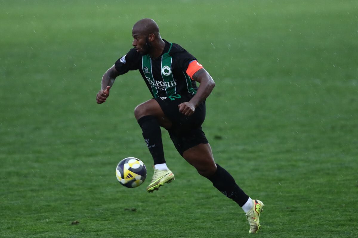 Αγωνία στη Μαρκό με Σεμπά: Αποχώρησε με ασθενοφόρο και δάκρυα στον αγώνα με την Καλαμάτα (vid)