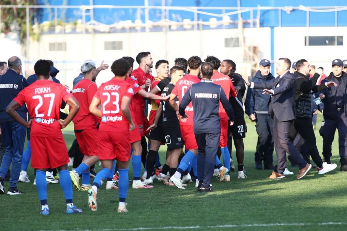 Ένταση μετά τη λήξη του αγώνα Πανιώνιος – Καλαμάτα (vid)