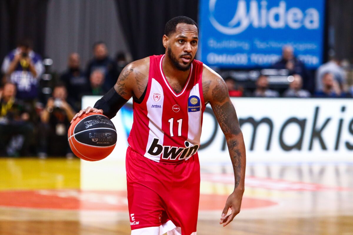 Η ανάρτηση «φωτιά» του Μόντε Μόρις πριν το ντέρμπι «αιωνίων»