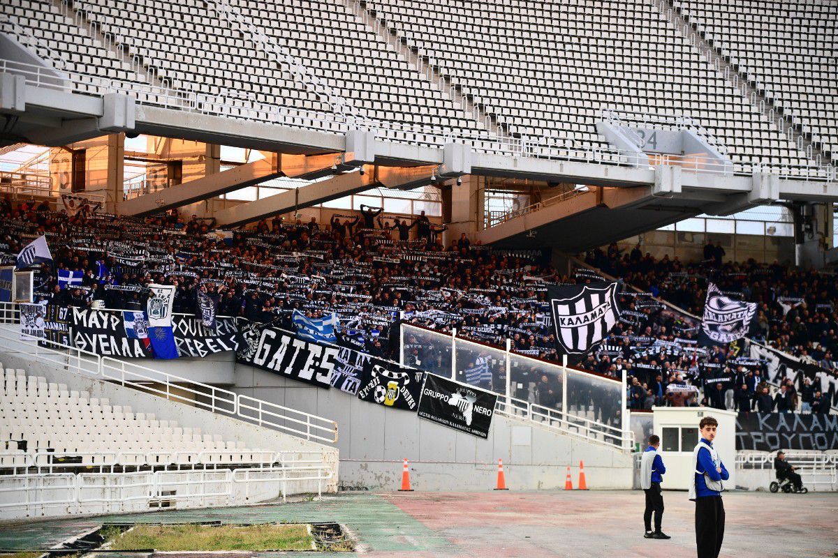 Ωραία ατμόσφαιρα στο ΟΑΚΑ από τους οπαδούς του Ηρακλή και της Καλαμάτας