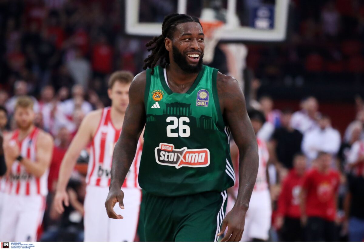 O Ματίας Λεσόρ στο παιχνίδι απέναντι στον Ολυμπιακό στο ΣΕΦ