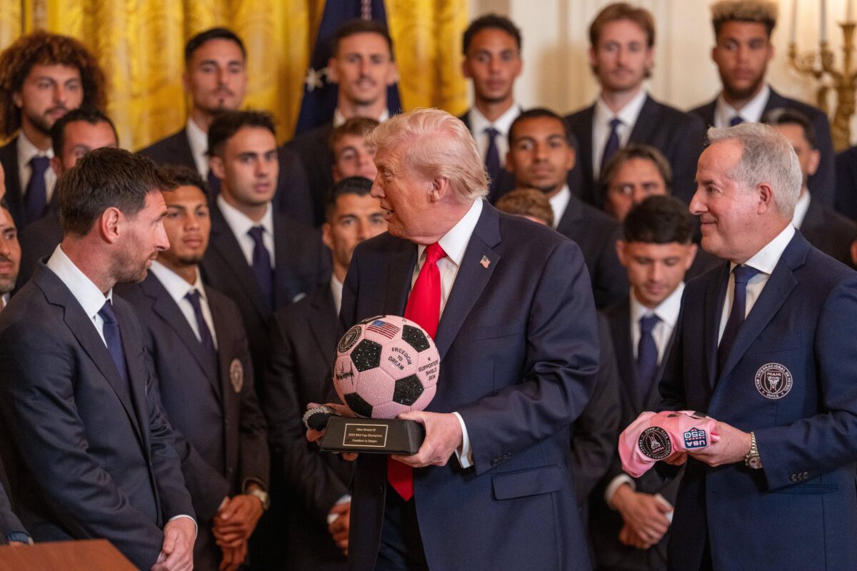 Σάλος με Μέσι: Ο Τραμπ μιλούσε για τον πόλεμο και ο Αργεντινός με τους συμπαίκτες του χειροκροτούσαν! (vid)