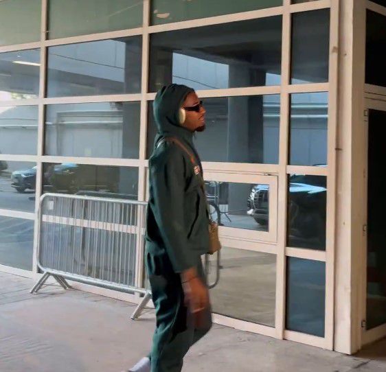 Εντυπωσιακή άφιξη Λεσόρ στο ντέρμπι με Bentley – Το βίντεο του Sportal