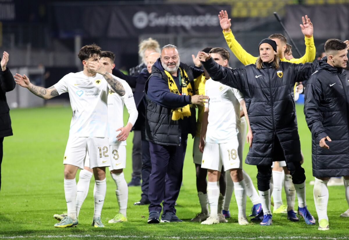 Ο Ηλιόπουλος πανηγύρισε παρέα με παίκτες και Νίκολιτς τον θρίαμβο της ΑΕΚ στο Τσέλιε (pics)