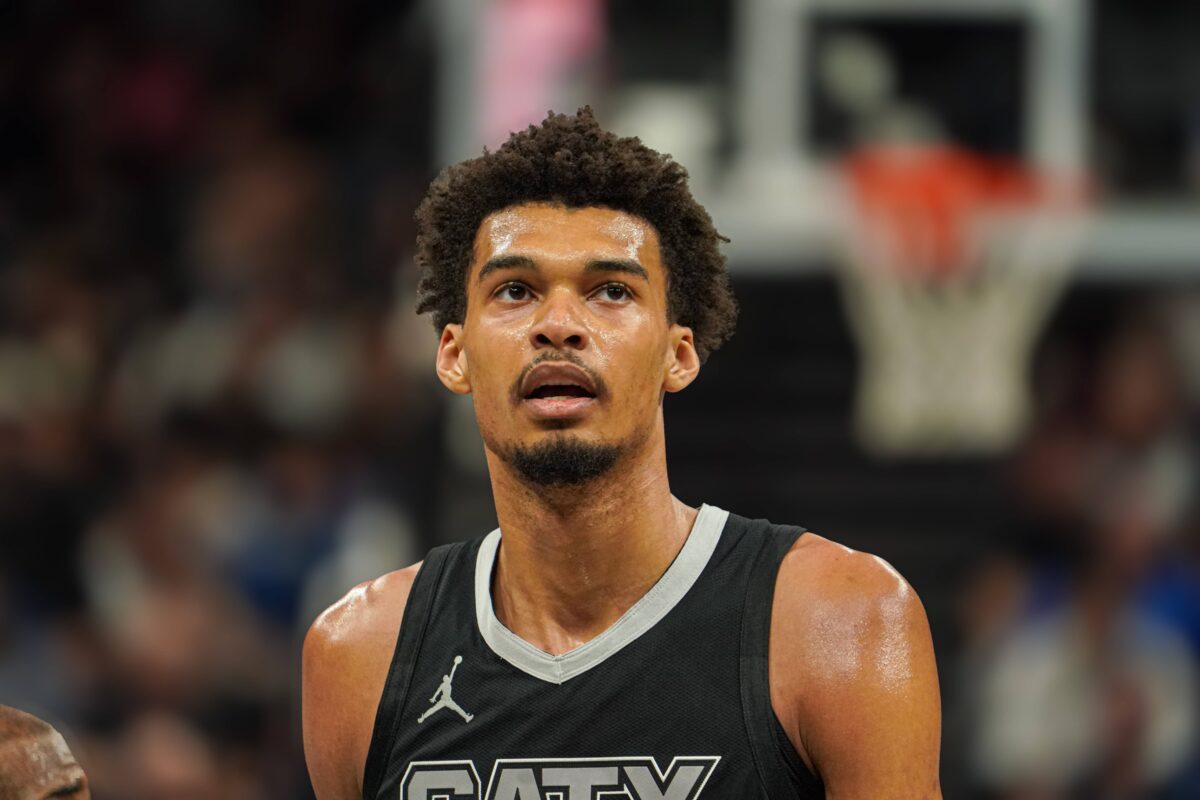 Ο Γουεμπανιαμά εξηγεί γιατί αξίζει το βραβείο του MVP! (vid)