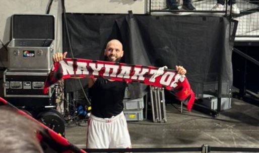 «Οέ, Οέ, Οέ Φουρνιέ»: Η αποθέωση του Γάλλου από τους φίλους του Ολυμπιακού και το πείραγμα με το κασκόλ (vid)