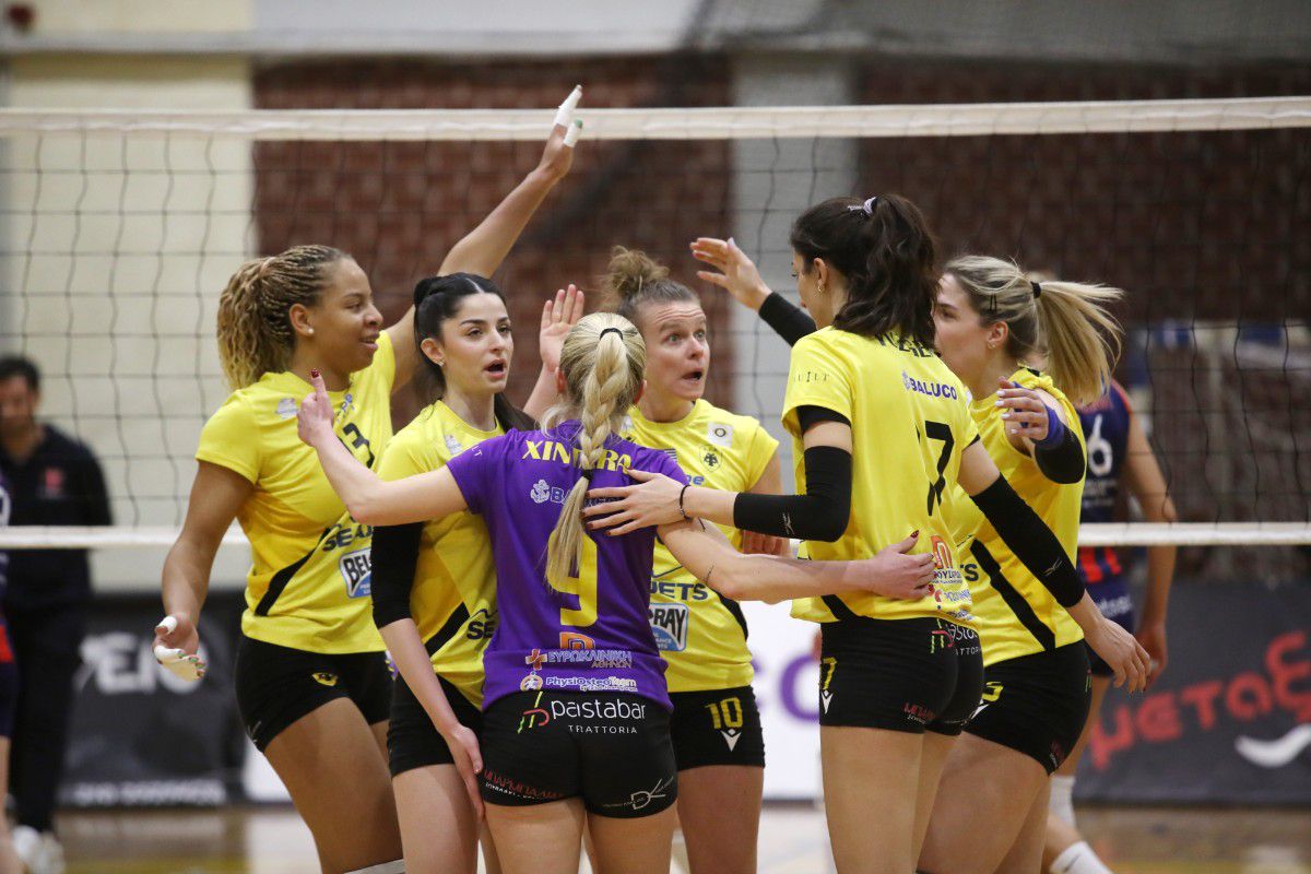 Η ΑΕΚ «απάντησε» στον Πανιώνιο Betsson και έστειλε τη σειρά σε τρίτο ματς