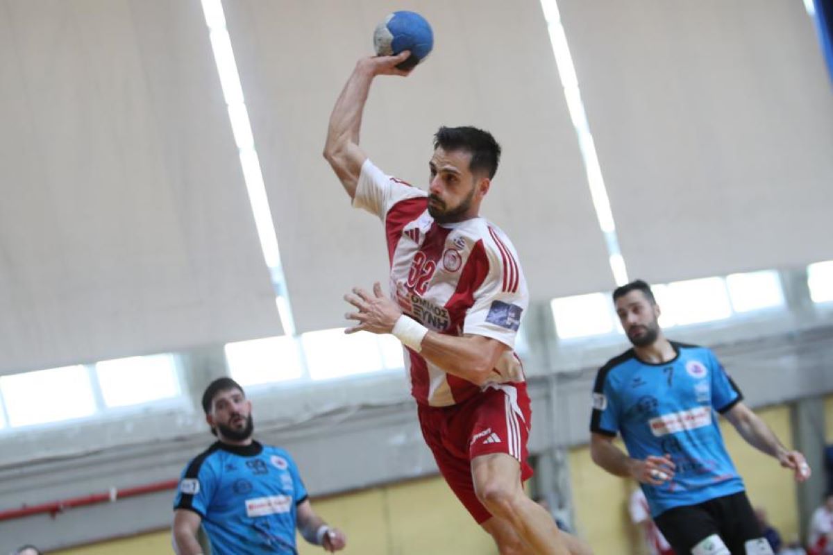 Άνετη νίκη και μοναξιά στην κορυφή για τον Ολυμπιακό