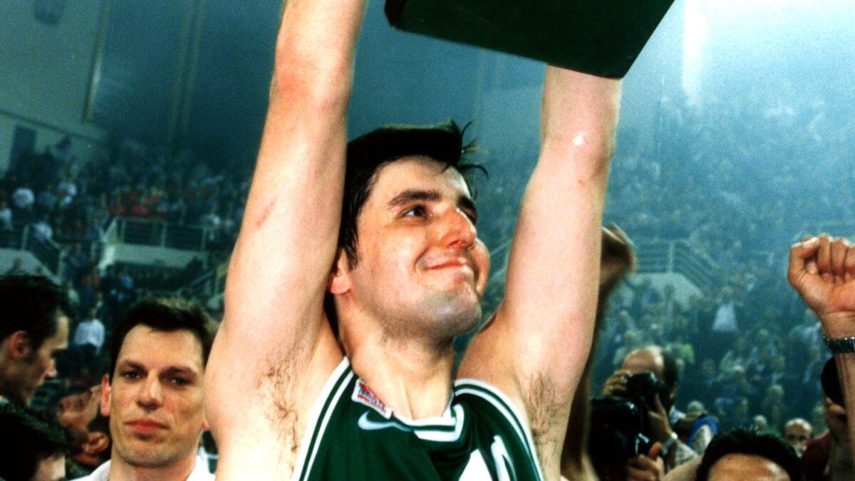 Η ιστορία του λάβαρου που κατέβηκε από το T-Center λόγω Μποντιρόγκα