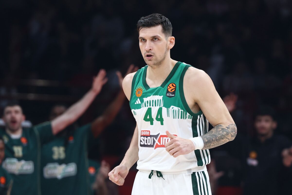 Απίστευτο: Θαυμαστής του Μήτογλου ταξίδεψε 600 χιλιόμετρα για τη φανέλα του (pic)