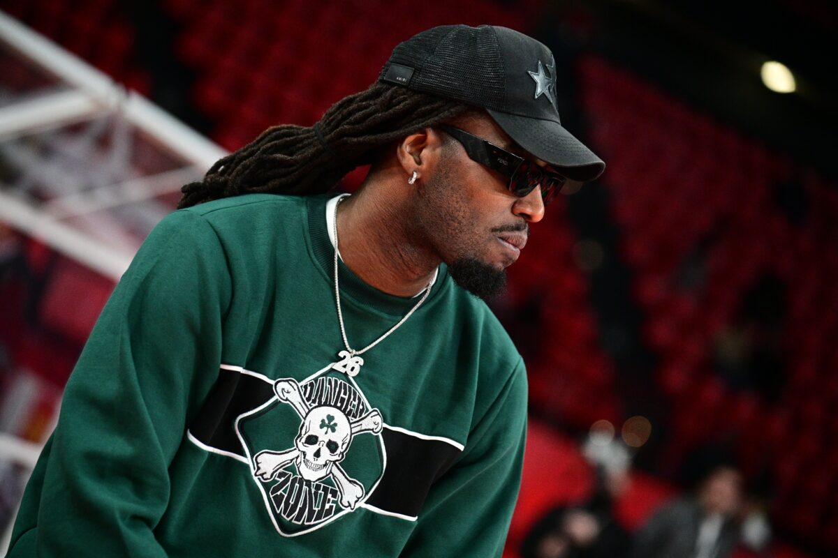 Ζήτημα με την μπλούζα του Λεσόρ πριν την έναρξη του ντέρμπι στο ΣΕΦ