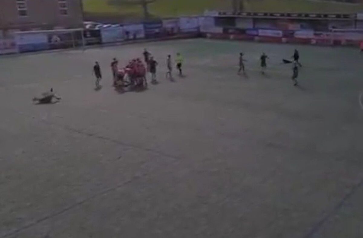 Απίθανο περιστατικό: Ποδοσφαιριστής έδειρε διαιτητή, ο γενικός γραμματέας τον δικαιολόγησε και η ομάδα τον απέλυσε