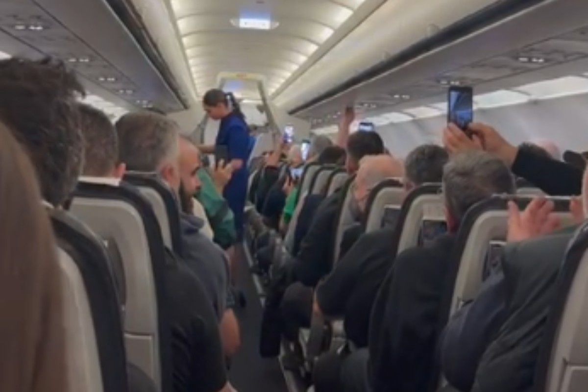 Πράσινη «τρέλα» στο αεροπλάνο – Αποθέωση από τον κόσμο του Παναθηναϊκού – Το βίντεο του Sportal