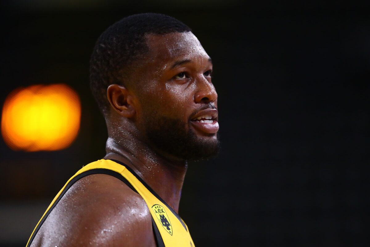 Απρόοπτο στην ΑΕΚ: Ο Γκρέι αποχώρησε με τραυματισμό στο πρόσωπο και επανήλθε