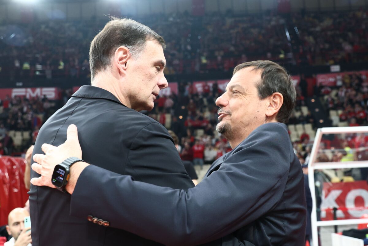 Θερμή χειραψία και αγκαλιά ανάμεσα σε Μπαρτζώκα και Αταμάν πριν από τον ντέρμπι (vid)