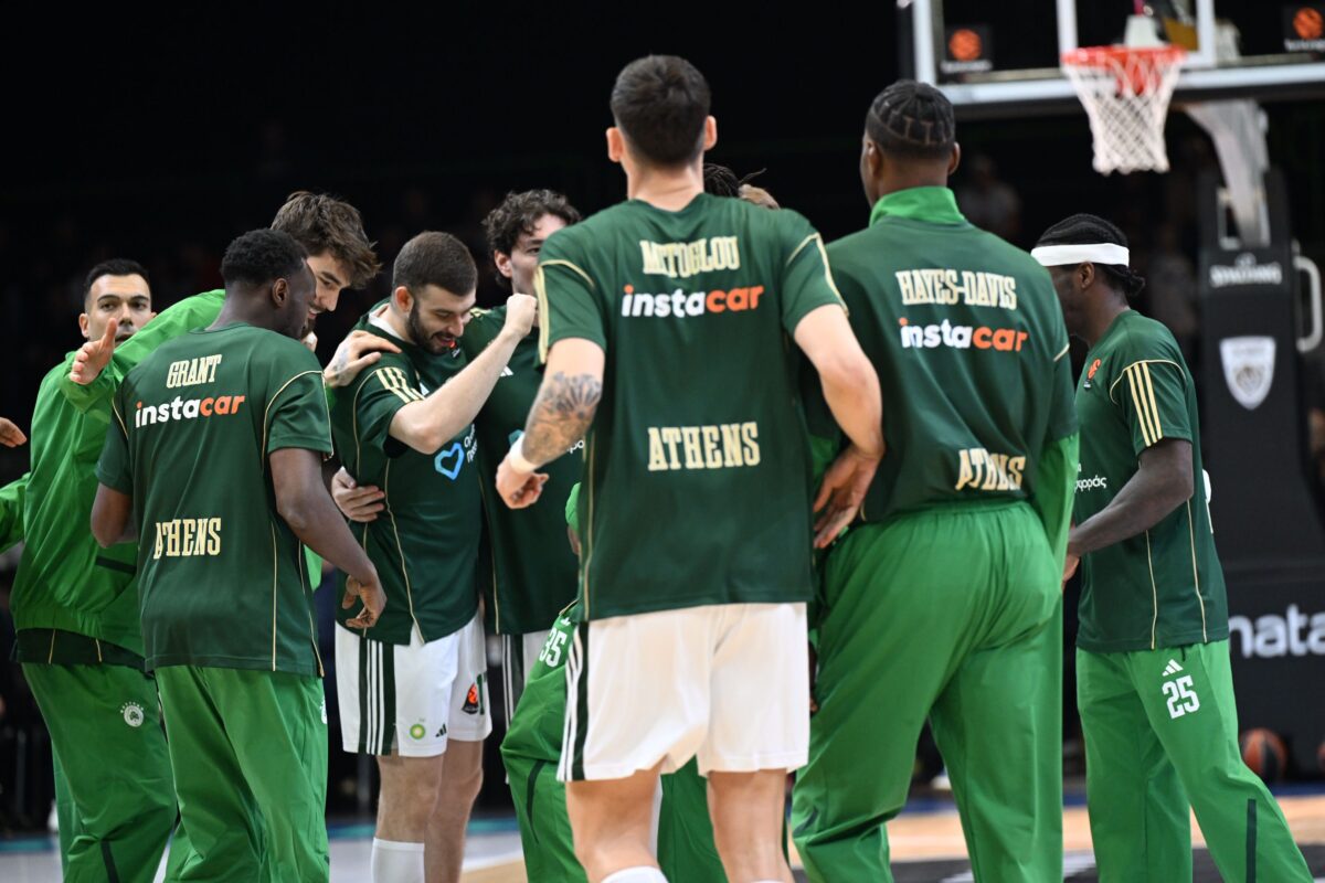 Στο… πόδι η Zetra Arena κατά την είσοδο του Παναθηναϊκού (vid)