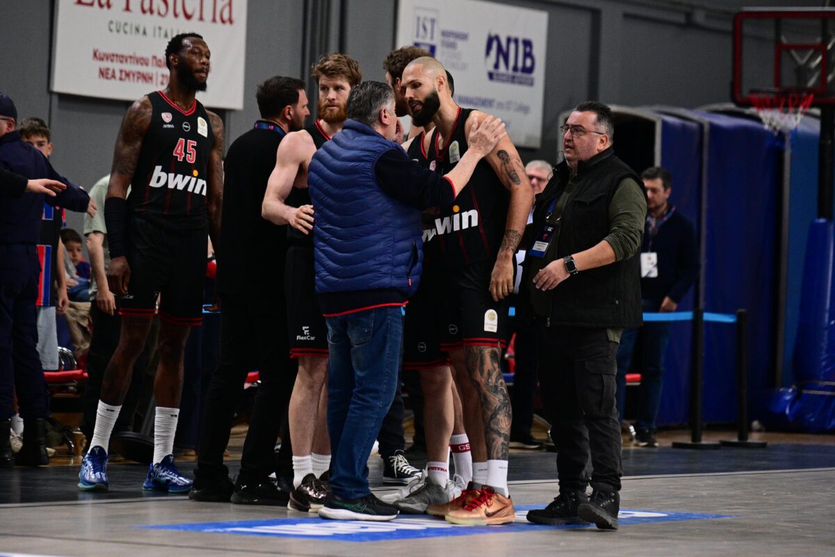 Θερμό επεισόδιο του Φουρνιέ με οπαδό του Πανιωνίου και παρολίγον σύρραξη – Αποβλήθηκε ο Γάλλος (vid)