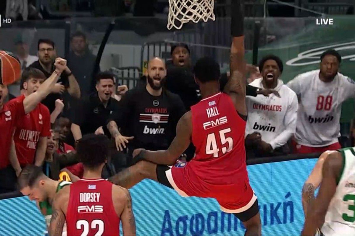 Εντυπωσιακές φάσεις στο ντέρμπι με πρωταγωνιστή τον Ντόντα Χολ