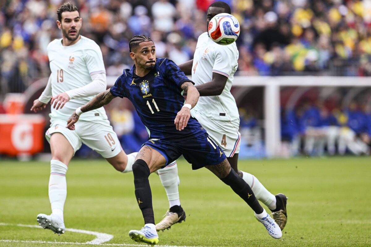 «Καμπανάκι» για την Μπαρτσελόνα: Τραυματίστηκε ο Ραφίνια σε φιλικό της Βραζιλίας