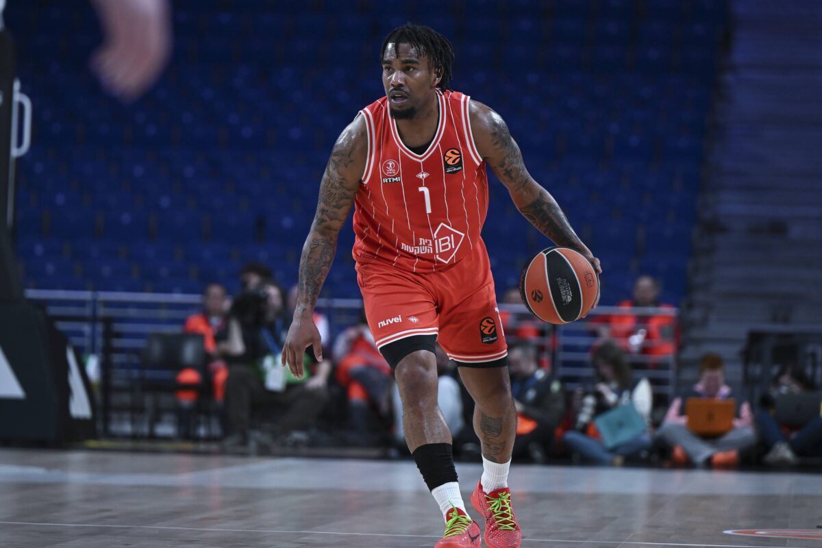 Στο στόχαστρο του Ερυθρού Αστέρα ο Κρις Τζόουνς