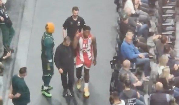 Η χειρονομία του Τζόουνς προς την εξέδρα του Παναθηναϊκού (vid)