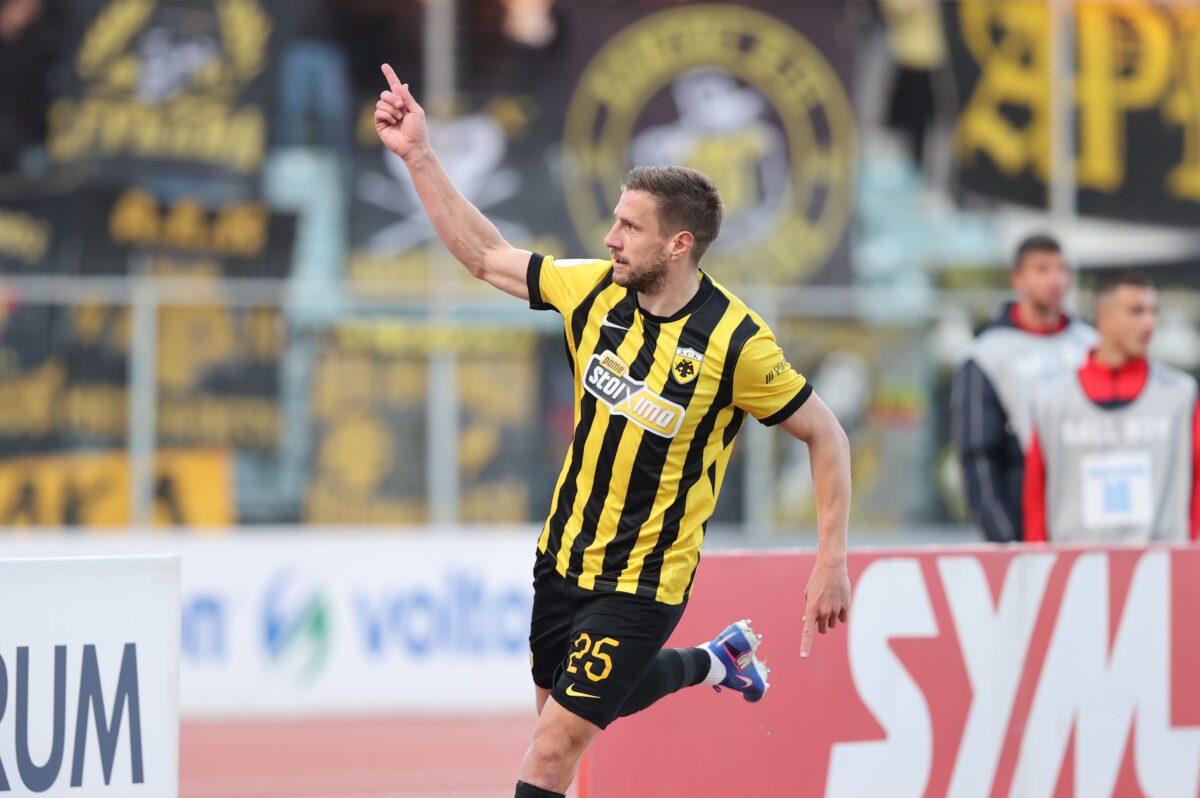 Ο Βάργκα με δυνατή κεφαλιά έκανε το 1-1 για την ΑΕΚ