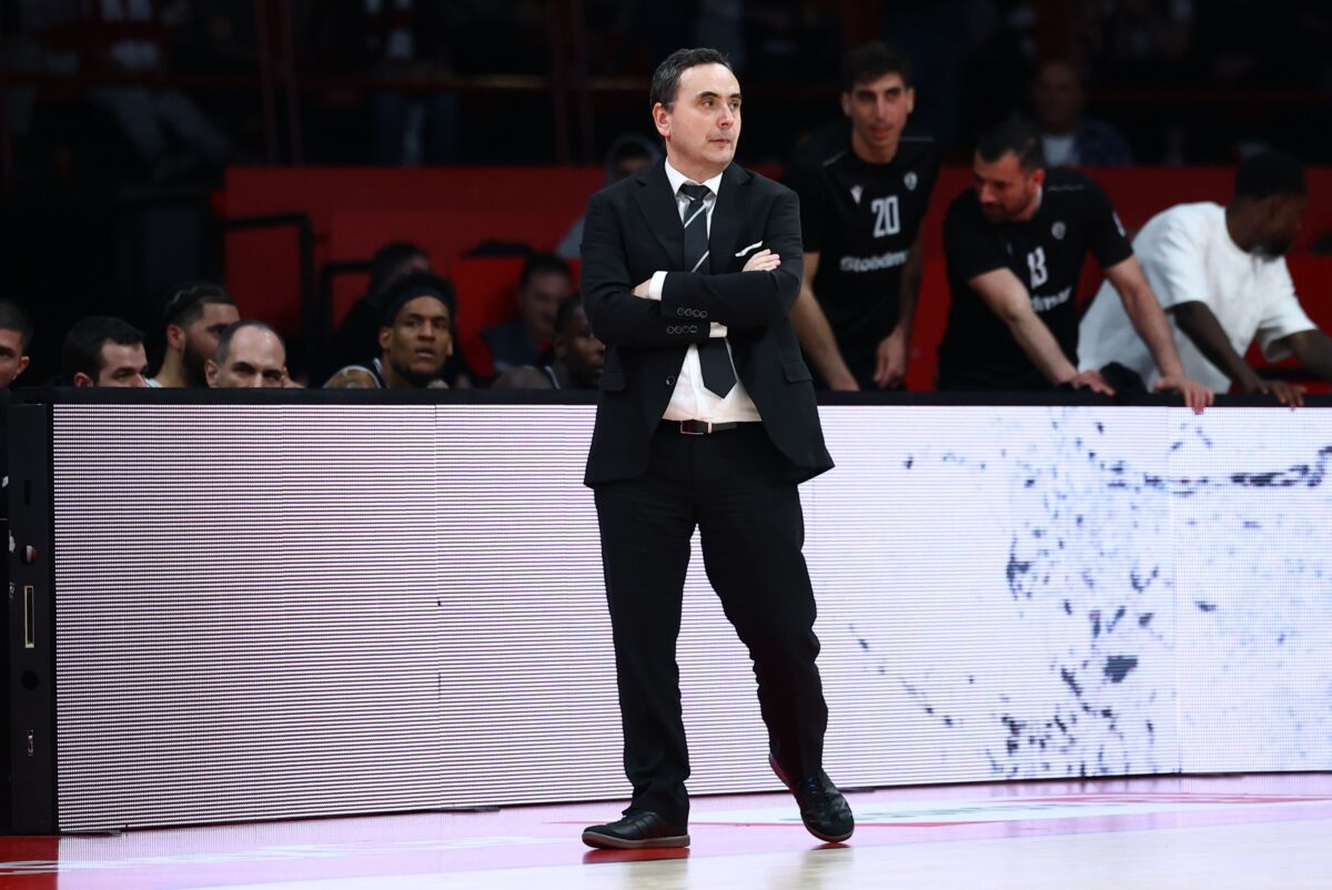 Μπούτσκος: «Πρέπει να κοιταχτούμε στον καθρέφτη – Αφήσαμε τον Ολυμπιακό να παίξει το παιχνίδι του» (vid)